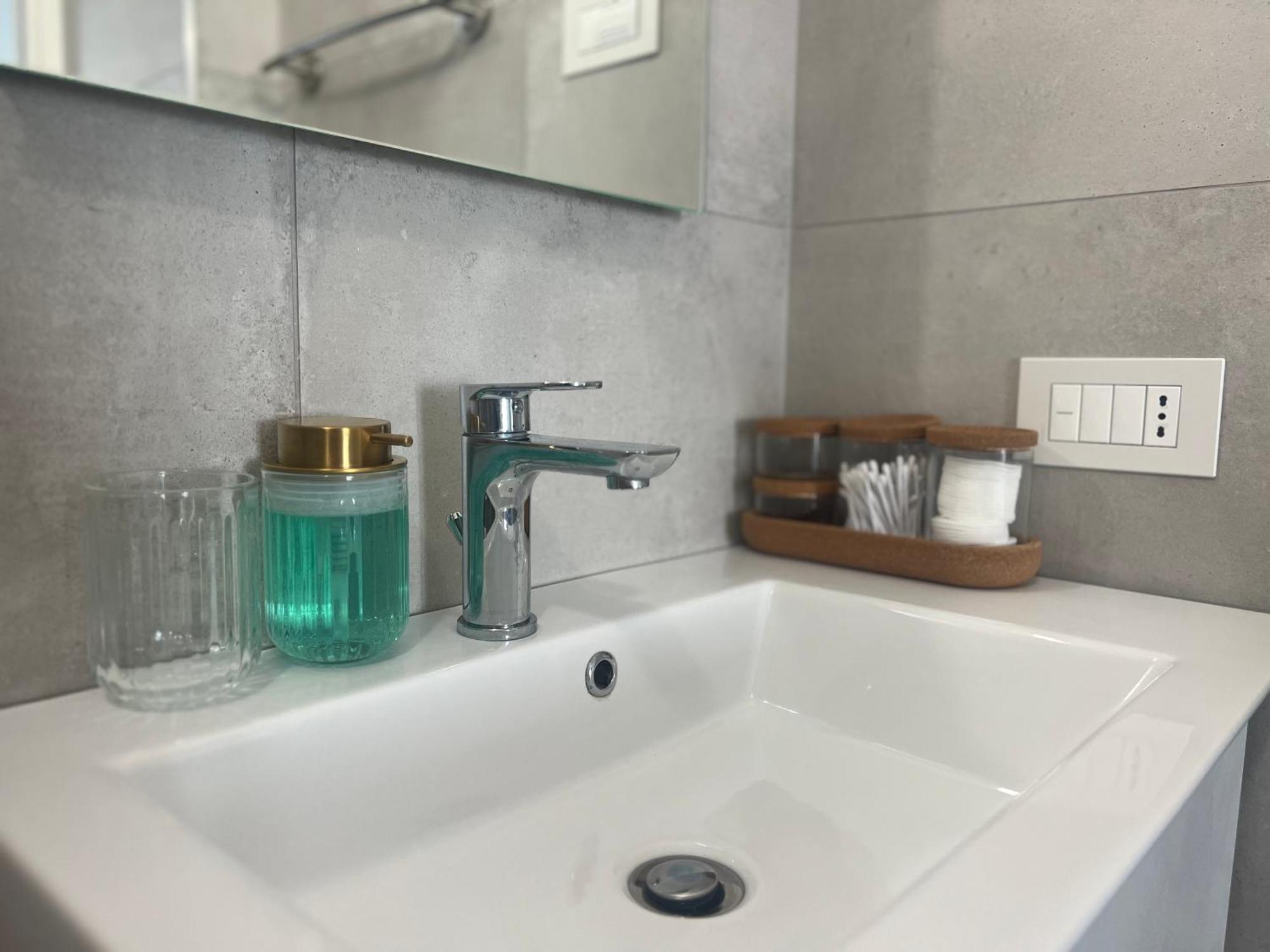 Regina Milano In Melegnano - Wifi, Breakfast Box And Terraceアパートメント エクステリア 写真