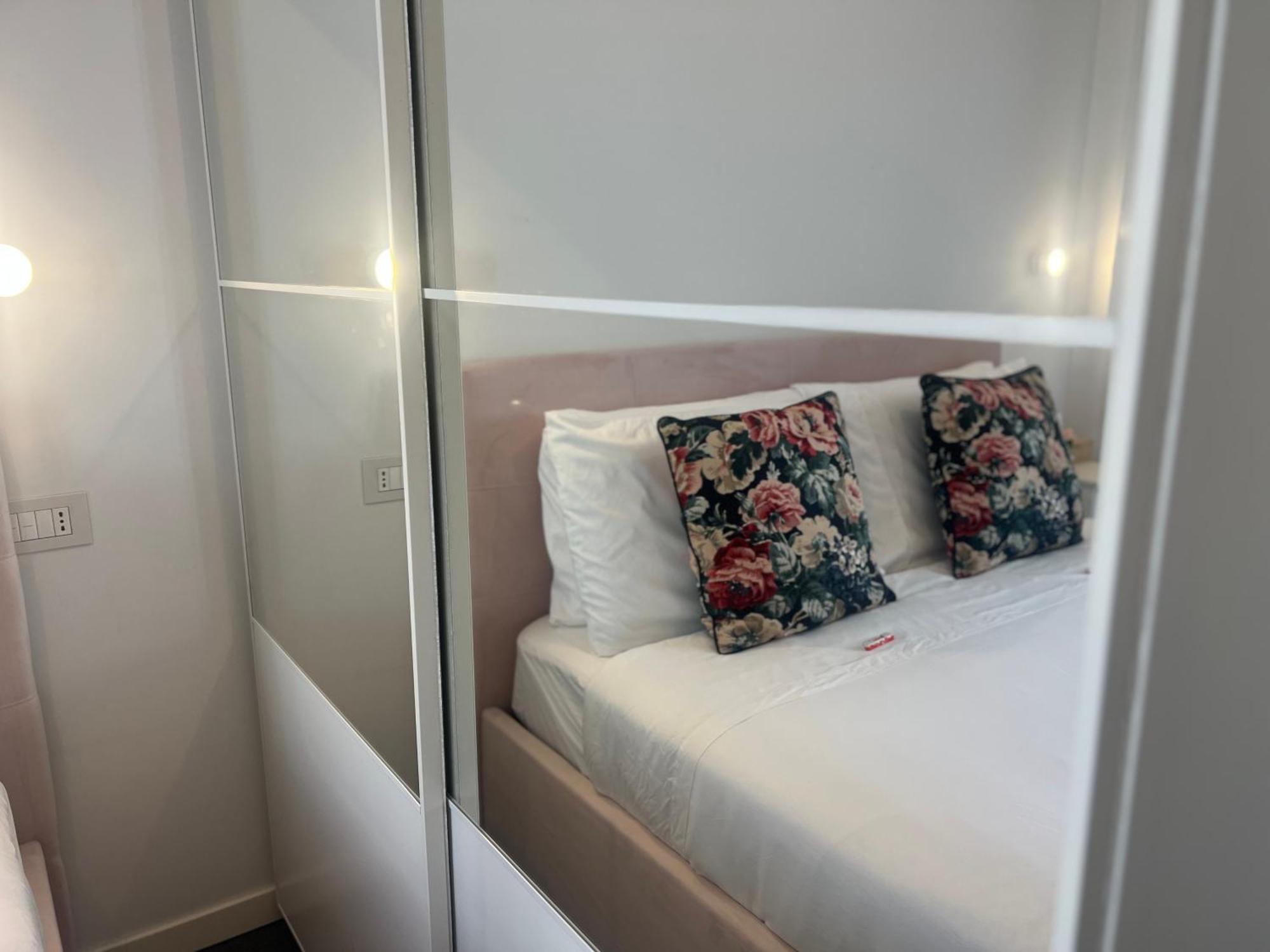 Regina Milano In Melegnano - Wifi, Breakfast Box And Terraceアパートメント エクステリア 写真